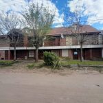 COSTA AZUL: 7 PERSONAS TRIPLEX 4 AMBIENTES GARAGE CERRADO 3 CUADRAS DEL MAR