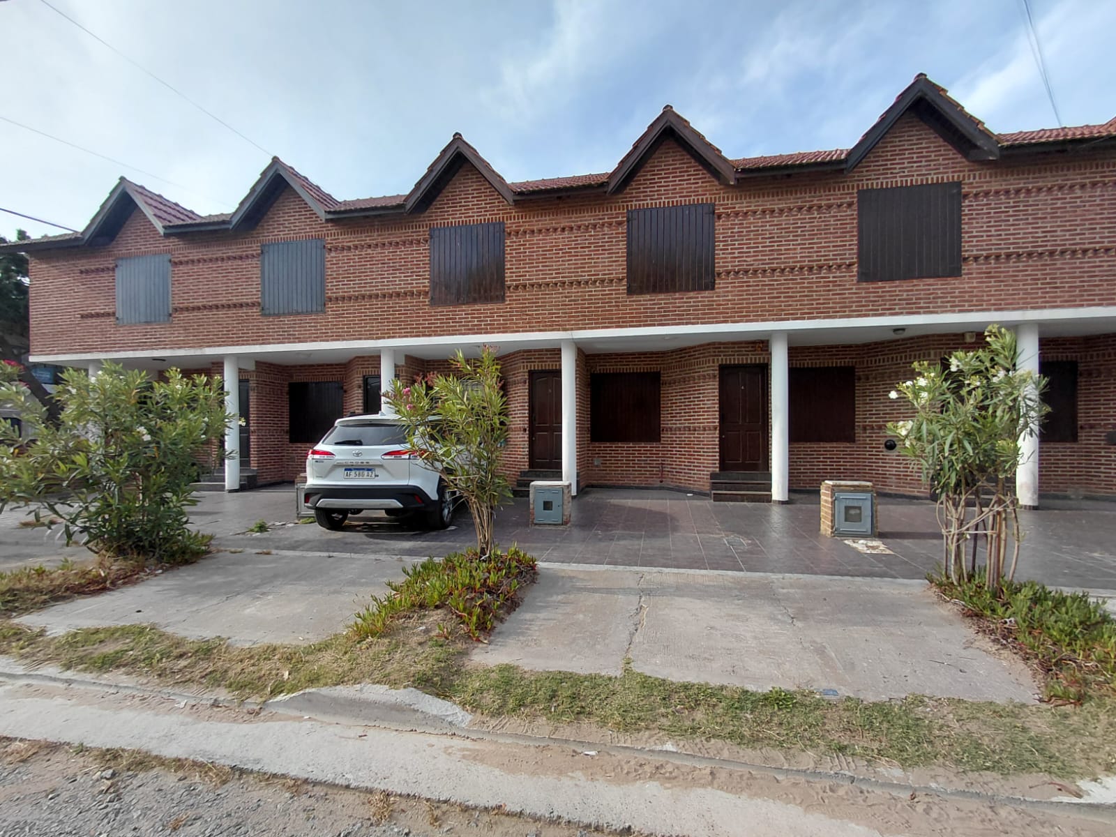 COSTA AZUL: VENTA DUPLEX  3 AMBIENTES COMODO PARACTICO A PASITOS DEL MAR -DEL MAR GAS NATURAL ESPACIO GUARDA COCHE