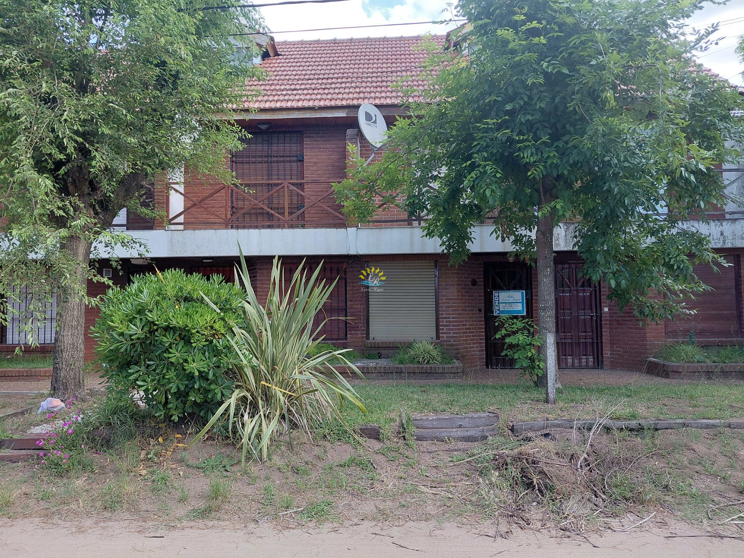 COSTA AZUL: VENTA TRIPLEX  4 AMBIENTES CON PATIO PARRILLA 2 BAÑOS A 3 CUADRAS DEL MAR