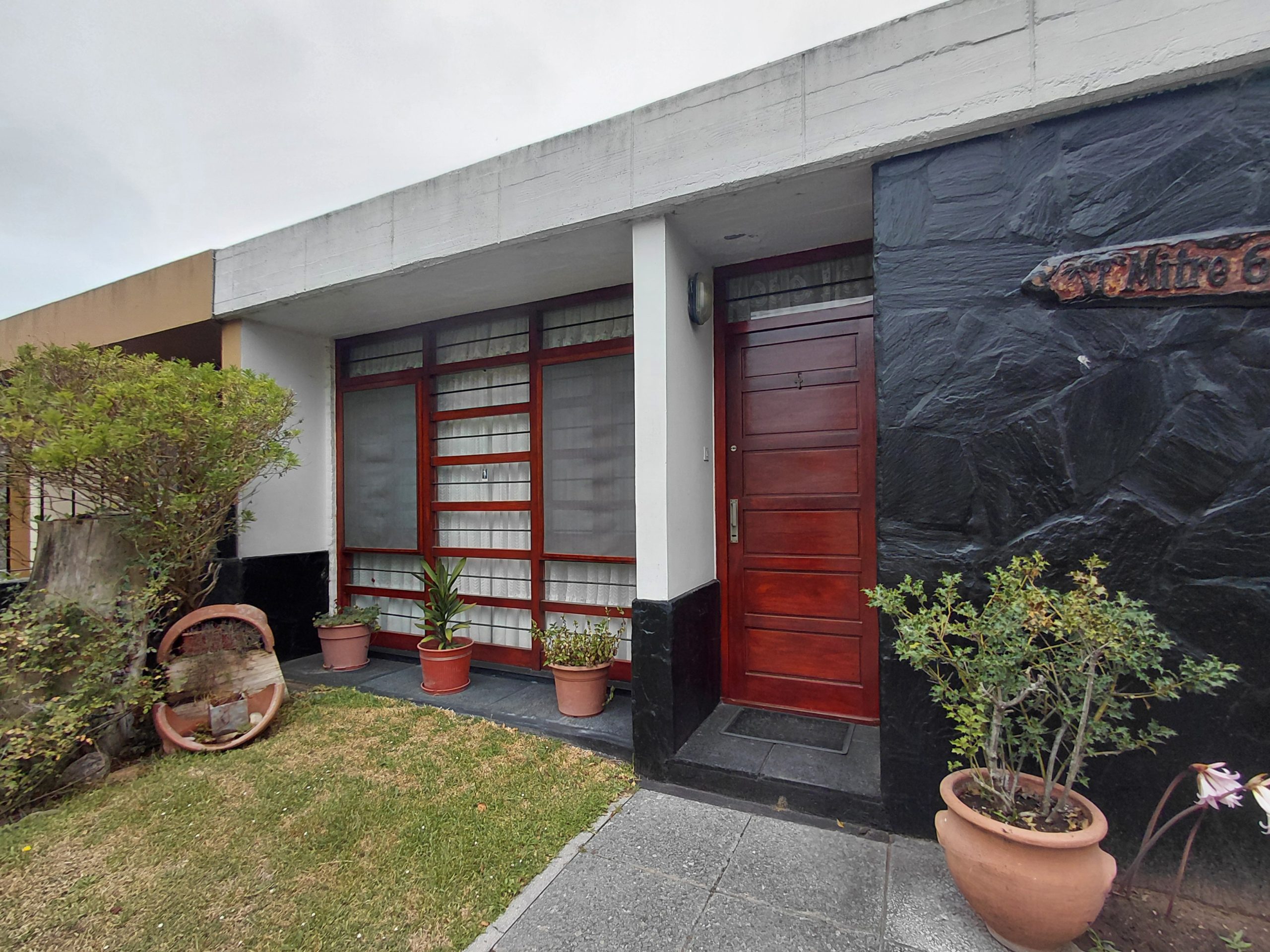 VENTA O PERMUTA X DEPARTAMENTO MENOR VALOR CENTRO MAR DE AJO: MAR DE AJO BARRIO SAN RAFAEL CASA PLANTA BAJA GAS NATURAL QUINCHO CERRADO ENTRADA 2 AUTOS