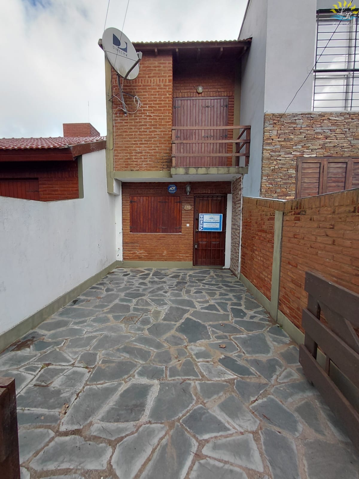 COSTA AZUL: VENTA DUPLEX 4 AMBIENTES A 2 CUADRAS DEL MAR ENT INDEPENDIENTE FONDO LIBRE PARRILLA PATIO