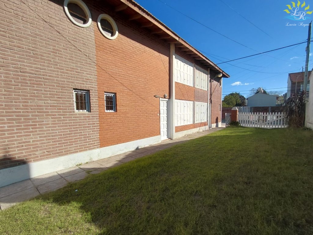 COSTA AZUL: VENTA DUPLEX UNA CUADRA DEL MAR 3 AMB 2 BAÑOS PATIO PARRILLA ENT AUTO SIN EXPENSAS