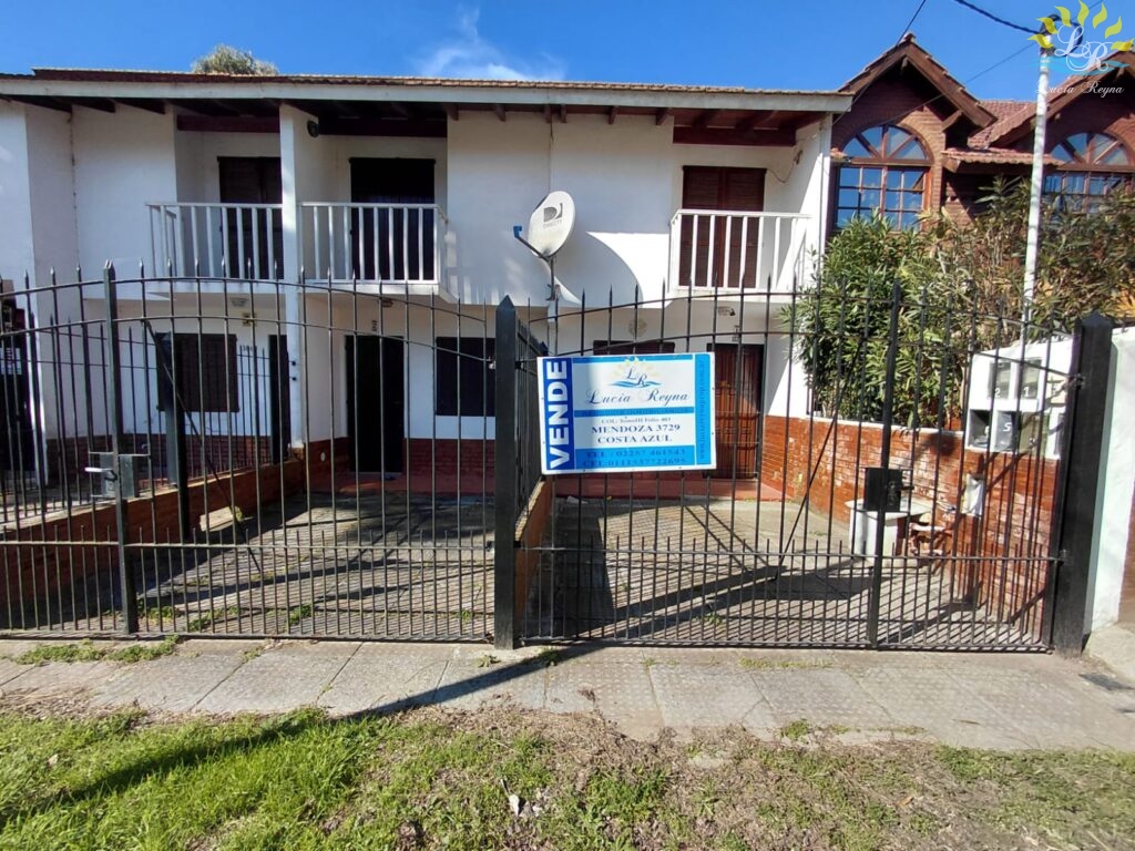COSTA AZUL TRIPLEX VENTA 4 AMBIENTES 2 CUADRAS DEL MAR AL FRENTE ENTRADA DE AUTO PATIO Y PARRILLA
